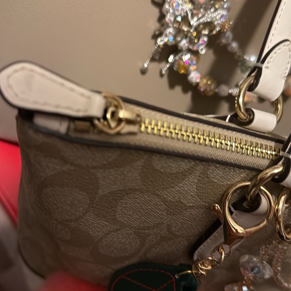 Coach Beige and Cream Tote Bag zip top signature canvas style comes with charm - Picture 6 of 11